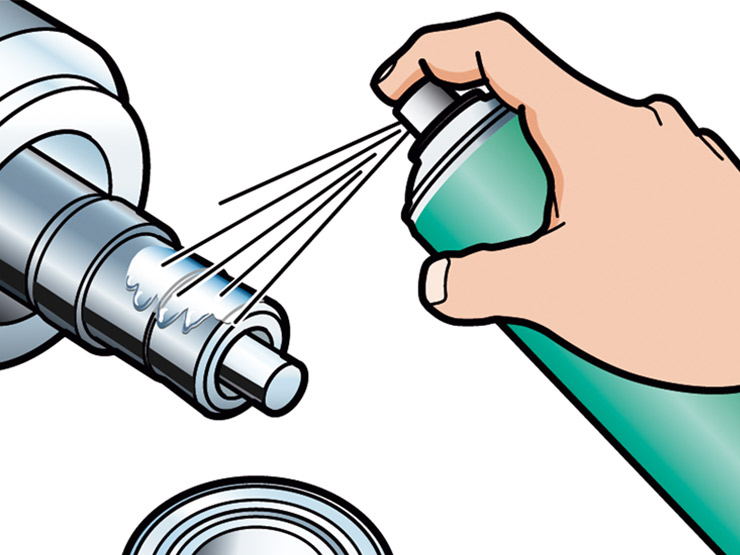 Metallteil wird mit Loctite® Reiniger besprüht.